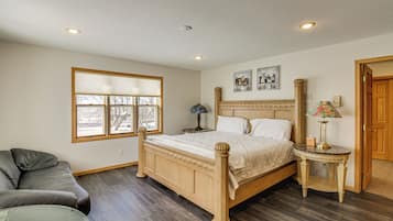 House (5 Bedrooms) | Interior