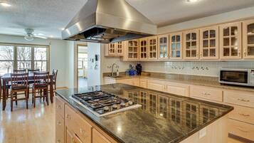 Rumah (5 Bedrooms) | Interior