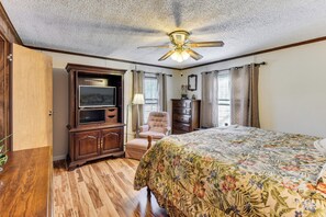 House (3 Bedrooms) | Interior - Countryside Haven w/ Spacious Yard in Tamassee! (Tamassee)