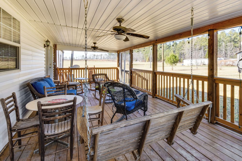 Countryside Haven w/ Spacious Yard in Tamassee! - Oconee County, SC