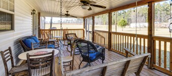 Countryside Haven w/ Spacious Yard in Tamassee!