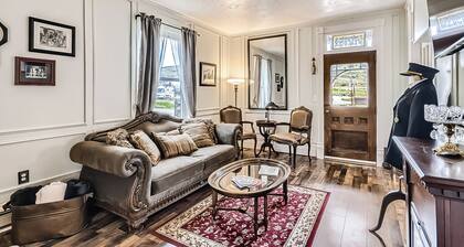 4BR Mountain-view Home - Deck, Washer & Dryer