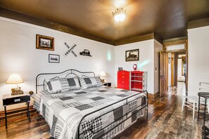 House (4 Bedrooms) | Interior - 4BR Mountain-view Home - Deck, Washer & Dryer (Cripple Creek)