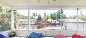 Sunshine House Directly on a Canal