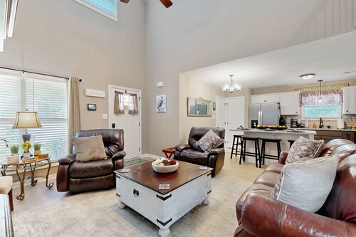 Gateway to Fort Campbell! Home w/ Furnished Deck