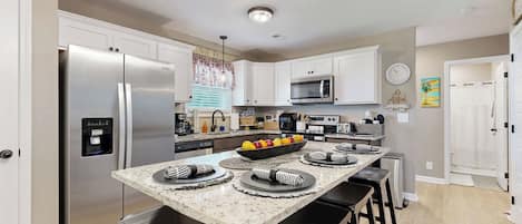 House (3 Bedrooms) | Interior