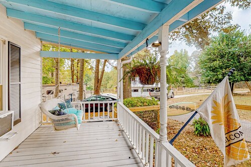 1BR Dog-friendly Home w/ In-unit Laundry