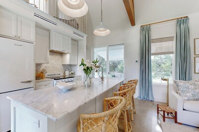 2BR Elegant Farmhouse Cottage w/ Porch & W & D