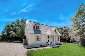 House (2 Bedrooms) | Front of property - Off-grid & Elegant Farmhouse Near Somerville Lake (Brenham)