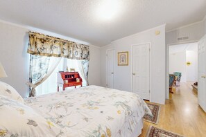 House (3 Bedrooms) | Interior - 3BR Riverfront Home w/ Large Yard, Fireplace (Sparta)