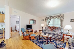 Interior - 3BR Riverfront Home w/ Large Yard, Fireplace (Sparta)