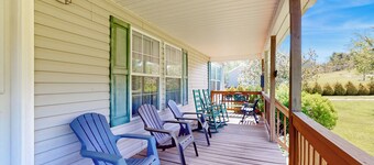 3BR Riverfront Home w/ Large Yard, Fireplace