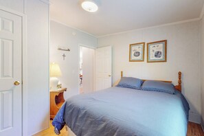 House (3 Bedrooms) | Interior - 3BR Riverfront Home w/ Large Yard, Fireplace (Sparta)