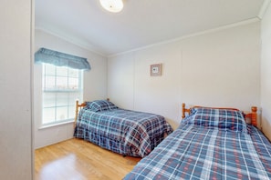 A bedroom with two single beds, a window with blinds, a ceiling light, and a framed picture on the wall. - 3BR Riverfront Home w/ Large Yard, Fireplace (Sparta)