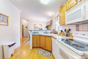 Interior - 3BR Riverfront Home w/ Large Yard, Fireplace (Sparta)