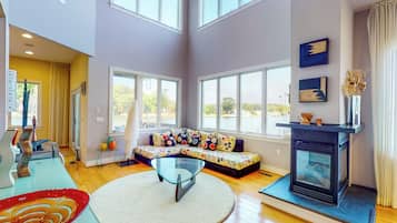 House (4 Bedrooms) | Front of property