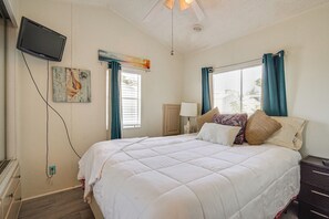 Interior - Snowbird Escape w/ Pools! 6 Mi to Dtwn Sarasota (Sarasota)