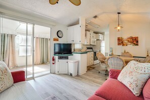 Interior - Snowbird Escape w/ Pools! 6 Mi to Dtwn Sarasota (Sarasota)