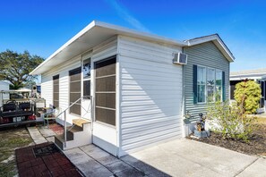 Interior - Snowbird Escape w/ Pools! 6 Mi to Dtwn Sarasota (Sarasota)