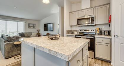 Fish, Hunt & Explore! Rodeo City Home w/ Hot Tub