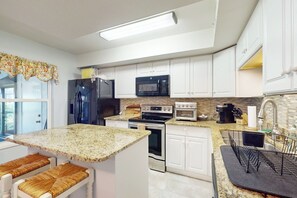 Apartment (2 Bedrooms) | Interior - 1 Mi to Beach! Marco Island Family Getaway w/ Pool (Marco Island)