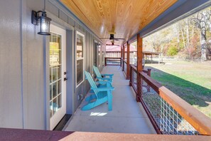 Interior - Pets Welcome! Quiet Couples Retreat in Lyles (Lyles)