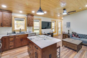 Interior - Pets Welcome! Quiet Couples Retreat in Lyles (Lyles)