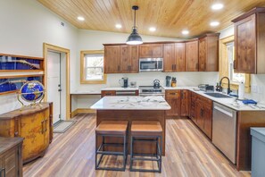 House (1 Bedroom) | Interior - Pets Welcome! Quiet Couples Retreat in Lyles (Lyles)