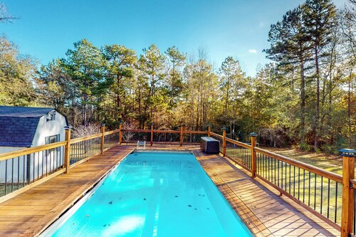 1-acre Retreat Near National Forest