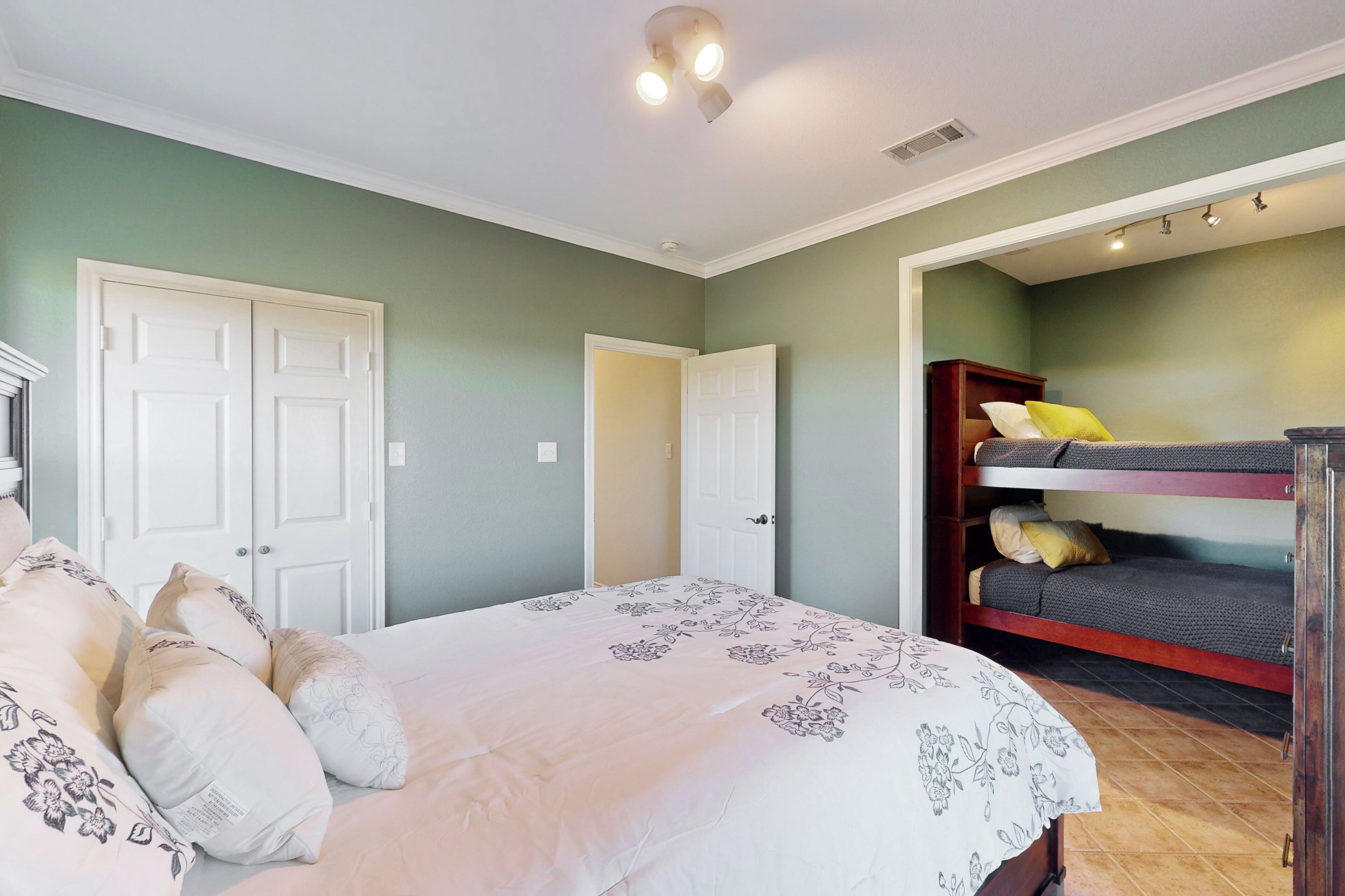 المنشأة من الداخل