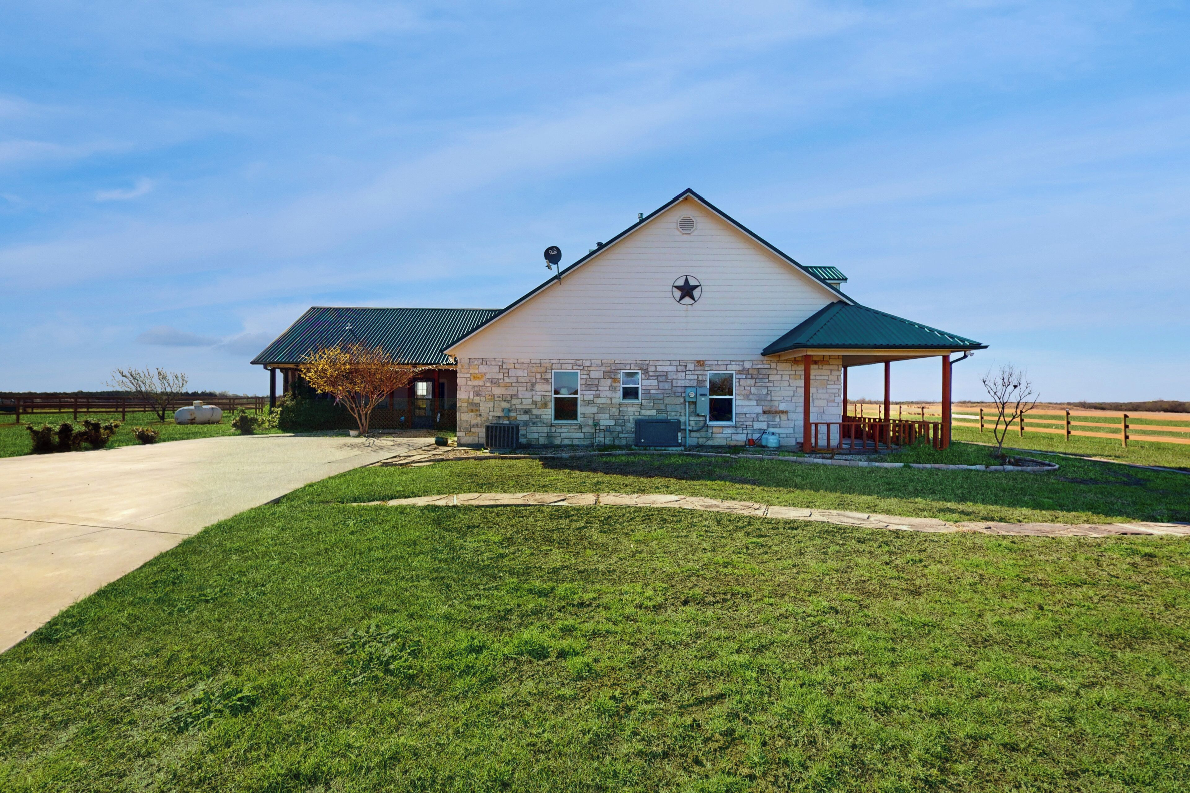 المنشأة من الداخل