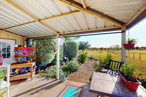 House (2 Bedrooms) | Interior - Airstrip Access! Dog-friendly Rhome Retreat (Rhome)