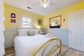 House (2 Bedrooms) | Interior - Airstrip Access! Dog-friendly Rhome Retreat (Rhome)