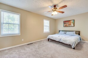 Interior - Welcoming Townhome: 1/2 Mi to Downtown Smyrna (Smyrna)