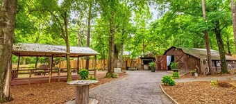 3BR Tranquil 30-acre Venue w/ Private Pond