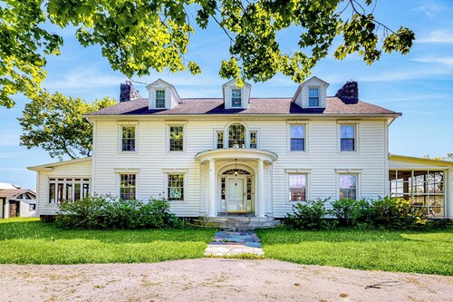7BR Modern Farmhouse on Sustainable Working Farm