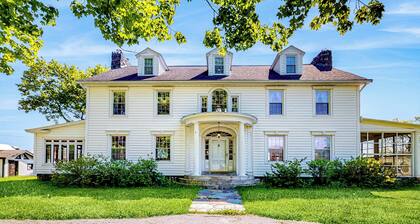 7BR Modern Farmhouse on Sustainable Working Farm