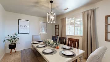 House (3 Bedrooms) | Interior