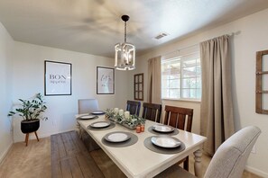 House (3 Bedrooms) | Interior - Relaxing Home w/ Pool: 1 Mi to Lake Tulloch (Copperopolis)