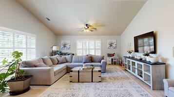 House (3 Bedrooms) | Interior