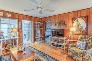 House (4 Bedrooms) | Interior - Steps to Sand! Family Ocean Isle Beach Retreat (Ocean Isle Beach)