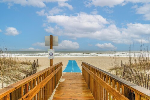Steps to Sand! Family Ocean Isle Beach Retreat