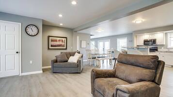 House (6 Bedrooms) | Interior