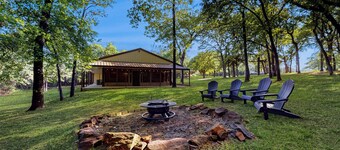 2BR Escape on Large Lot w/ Fire Pit