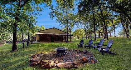 2BR Escape on Large Lot w/ Fire Pit