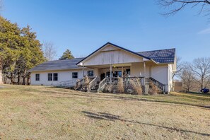 Front of property - Pool, Large Porch! Country Home Near Roaring River (Seligman)