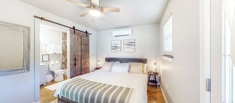 Steps to Lake Eufaula: Home w/ Fire Pit & BBQ