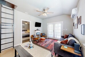 Interior - 2BR Near Lake Eufaula w/ Fire Pit, Grill, & Porch (Eufaula)