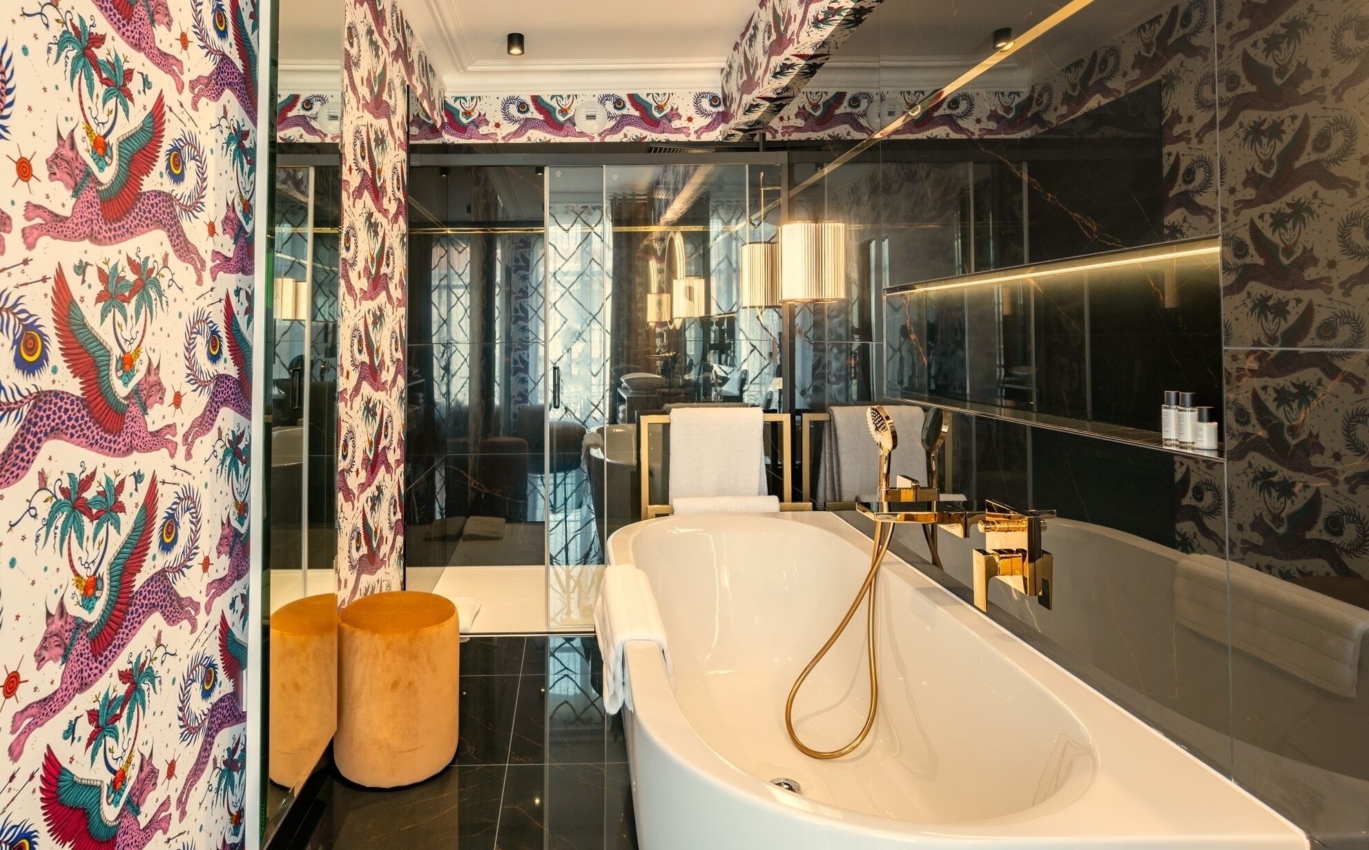 ヘアドライヤー、タオル、石鹸