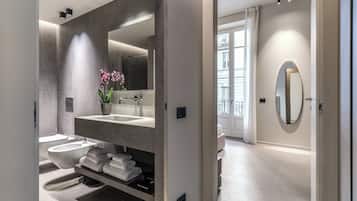 Apartment (1 Bedroom) | Bathroom | Shower, hair dryer, bidet, towels